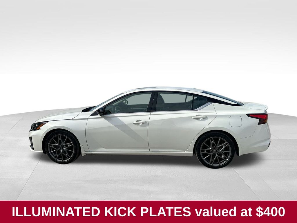 2024 Nissan Altima SR photo 2