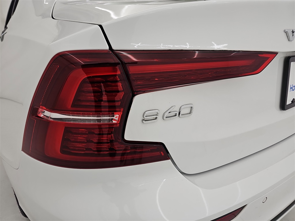 2022 Volvo S60 Recharge T8 R-Design Expression photo 40