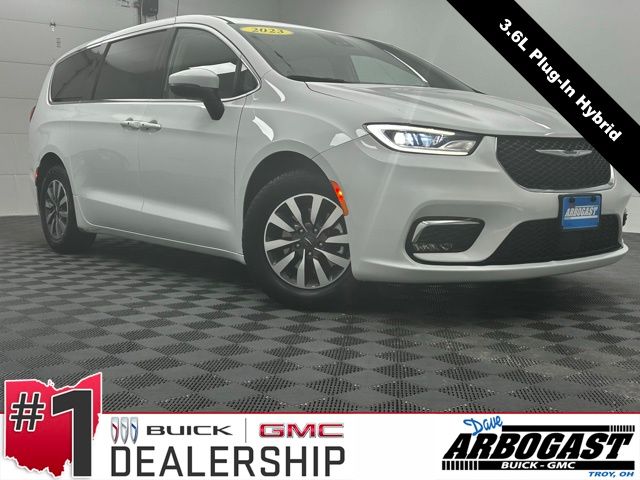 2023 Chrysler Pacifica Hybrid Touring L's photo