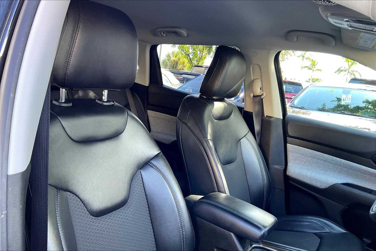 2022 Jeep Compass Latitude photo 7