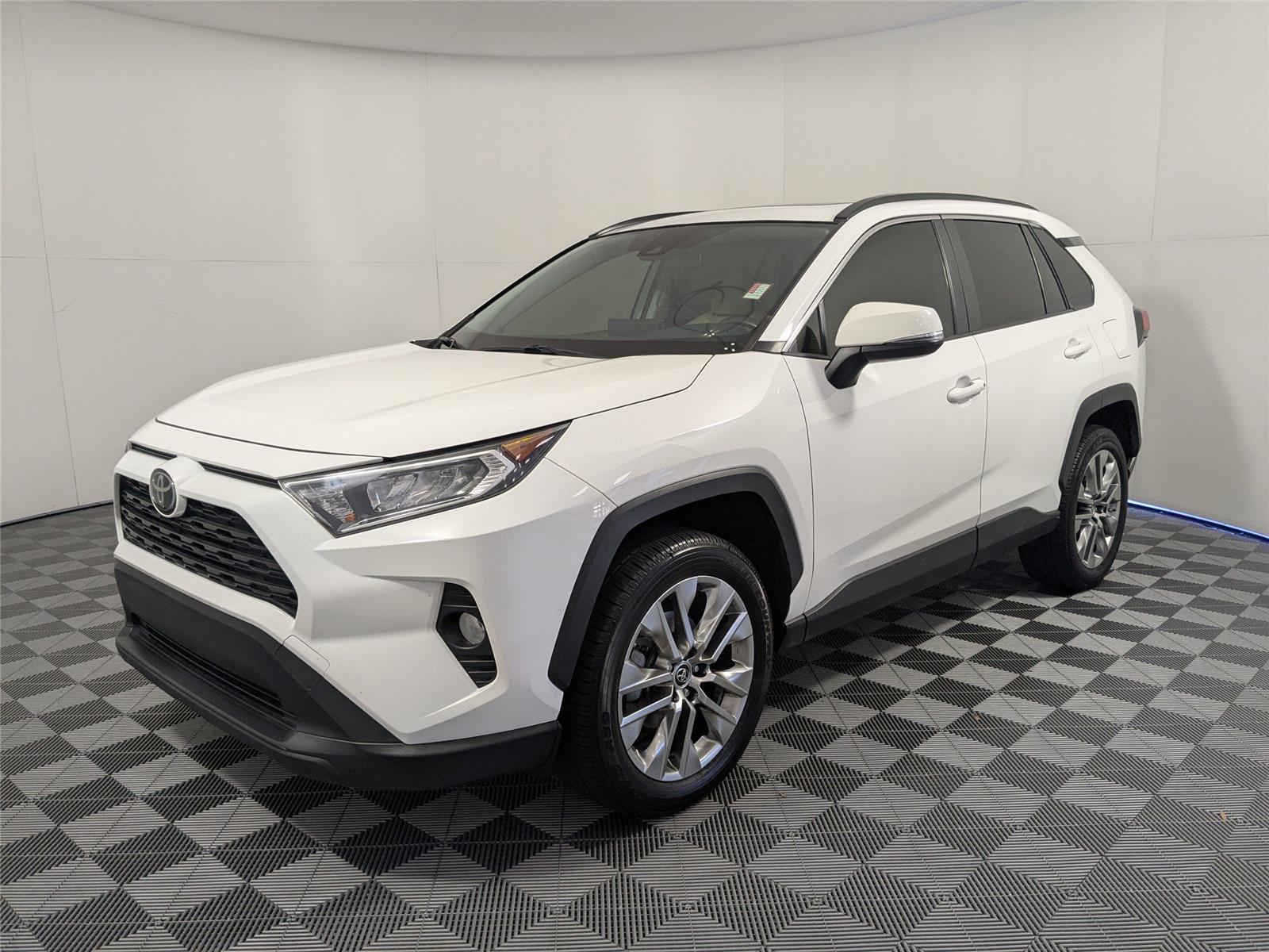 2019 Toyota RAV4 XLE Premium's photo