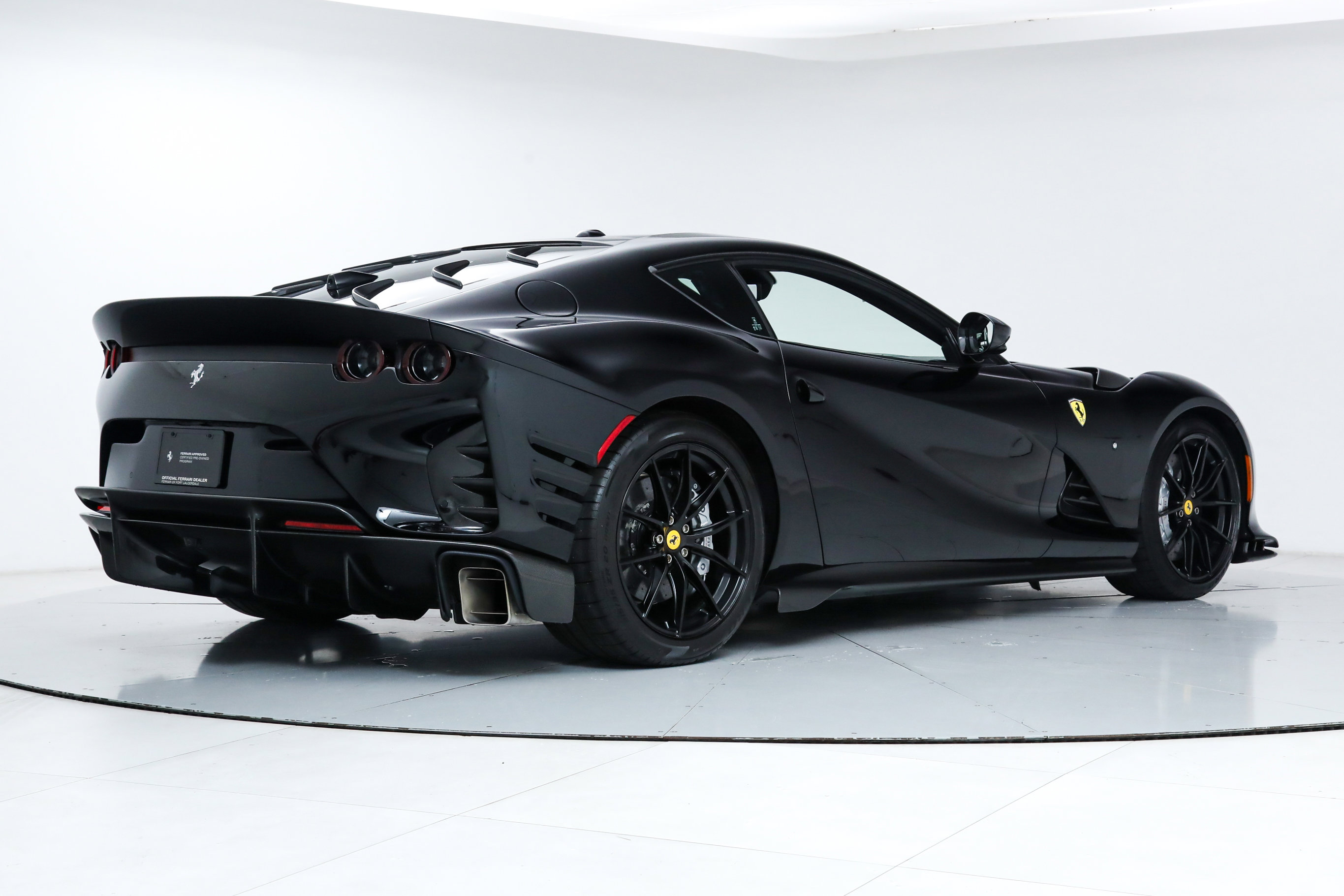 2024 Ferrari 812 Competizione photo 3
