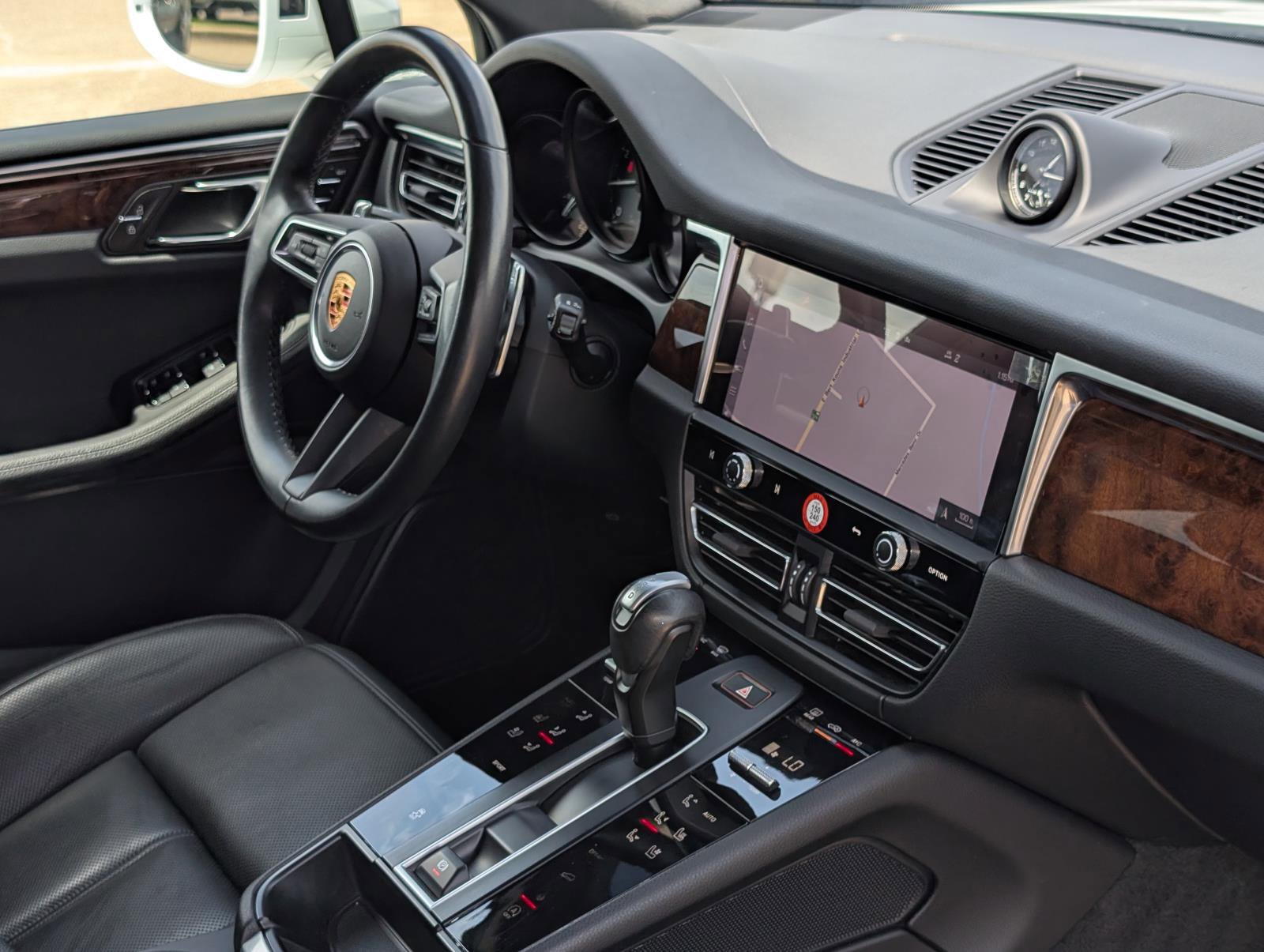 2023 Porsche Macan T photo 33