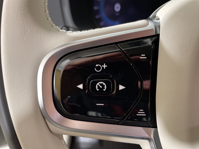 2025 Volvo XC90 T8 AWD Plus photo 23