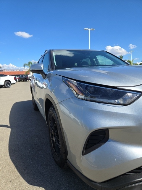 2021 Toyota Highlander L photo 4
