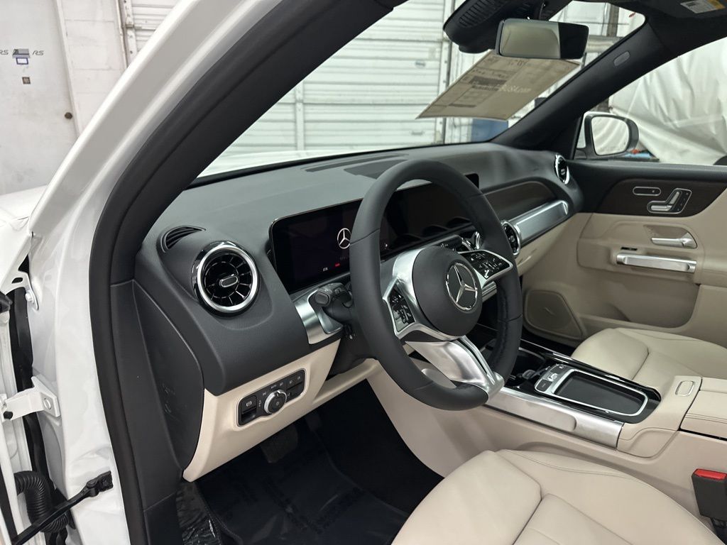 2026 Mercedes Benz GLB 250 4MATIC photo 9