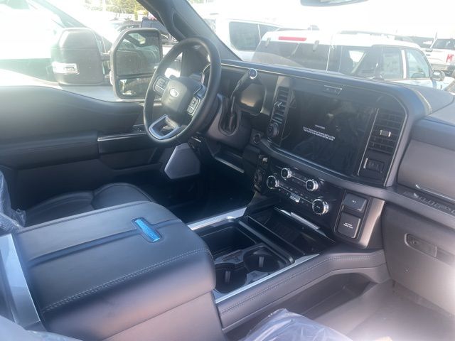 2025 Ford F-450 photo 2