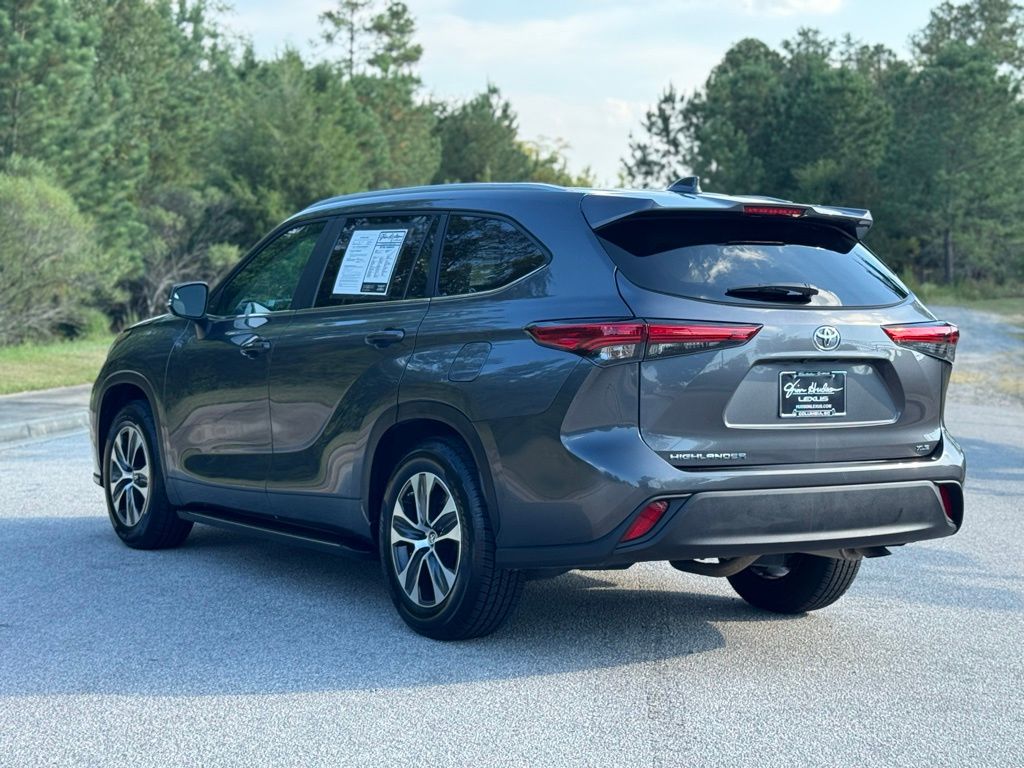 2023 Toyota Highlander XLE photo 9