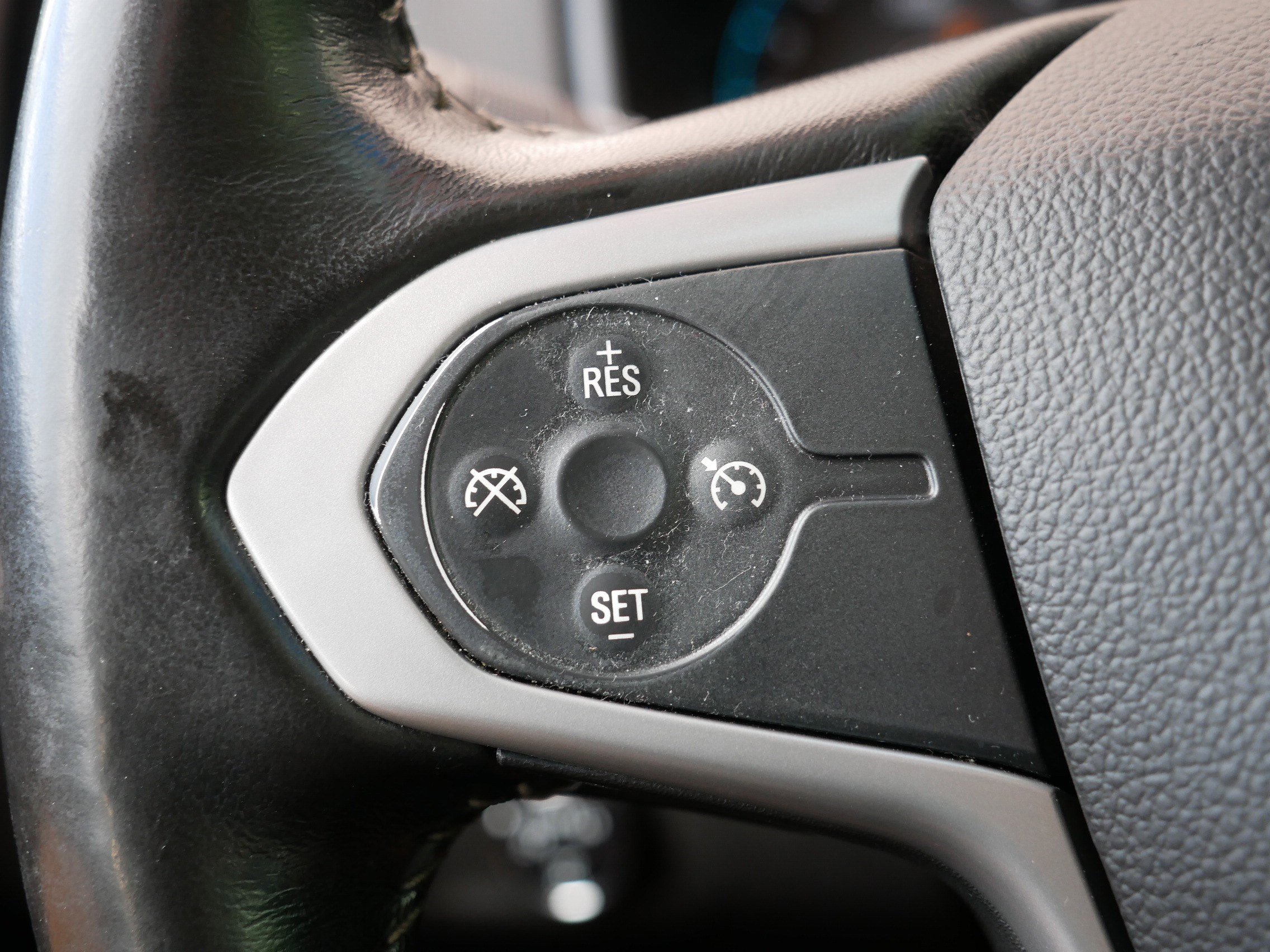2017 Chevrolet Colorado LT photo 28