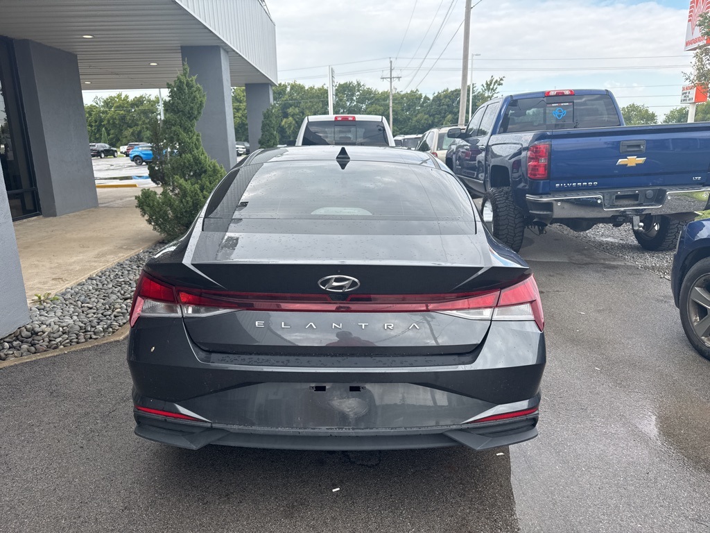 2022 Hyundai Elantra SEL Convenience photo 4