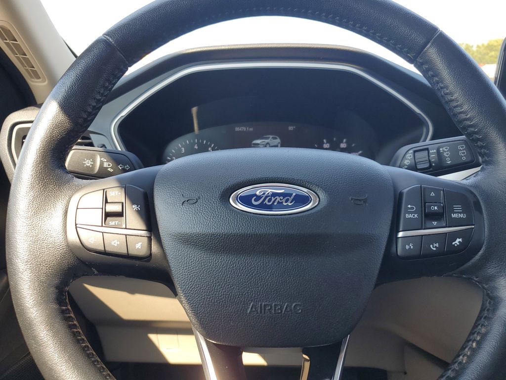 2020 Ford Escape SEL photo 9