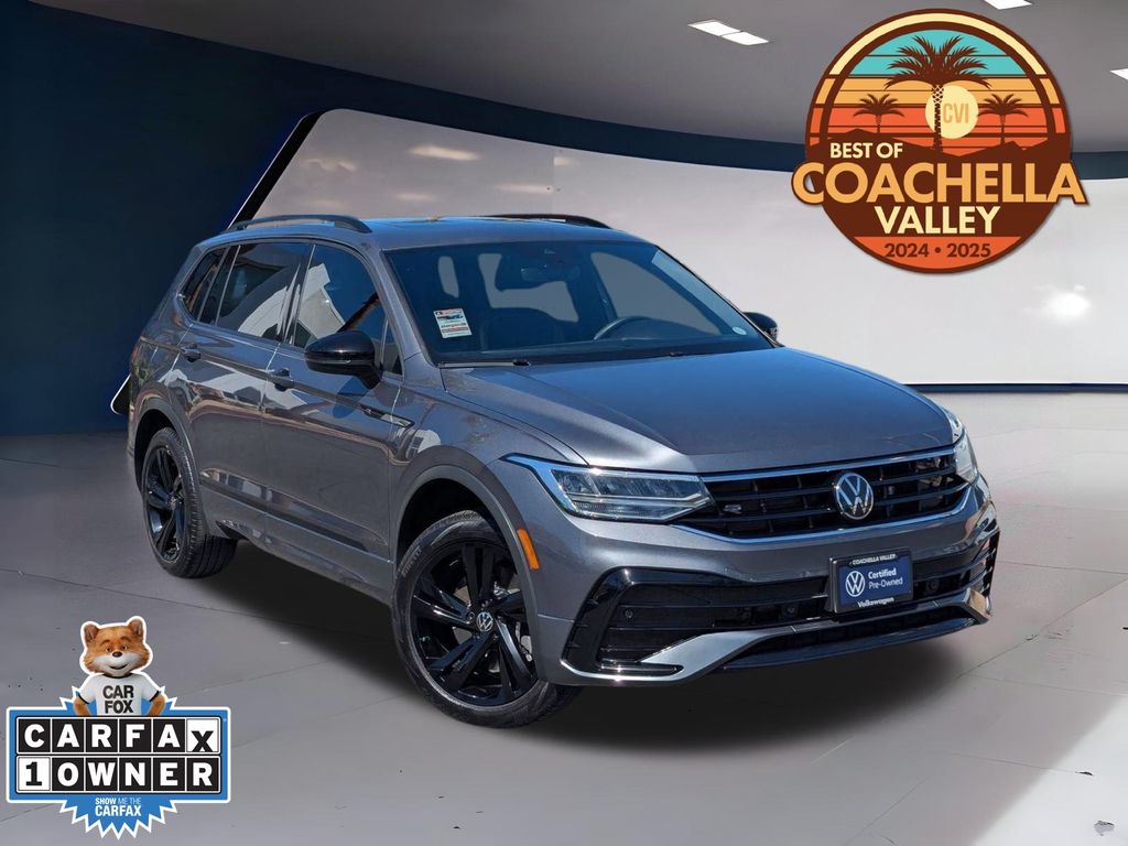 2024 Volkswagen Tiguan SE R-LINE BLACK's photo