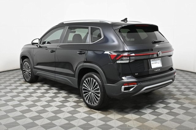 2025 Volkswagen Taos SE photo 3