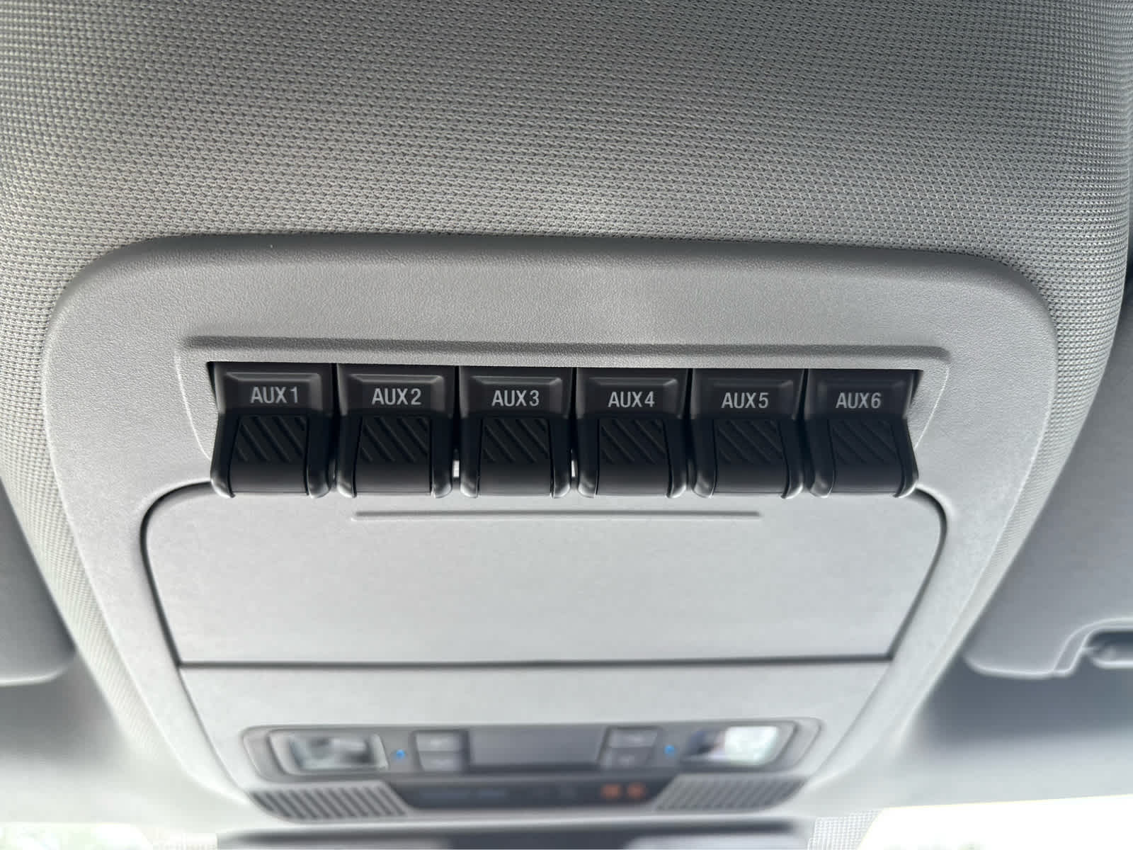 2025 Ford F-350 Super Duty Chassis Cab XLT - Photo 33