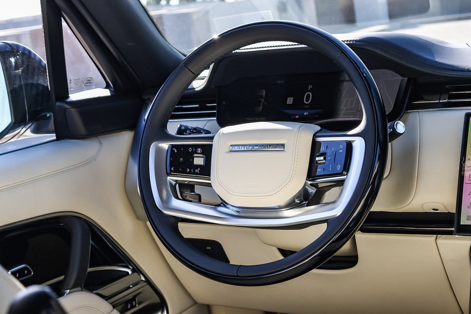 2025 Land Rover Range Rover SE photo 19