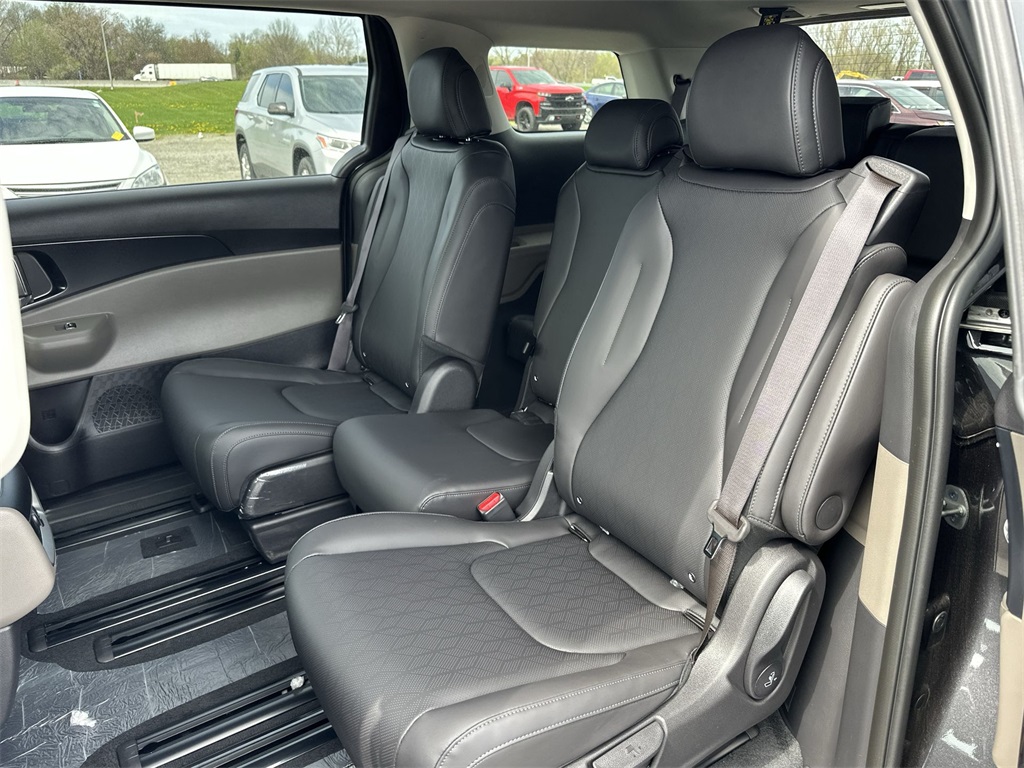2025 Kia Carnival LXS photo 27