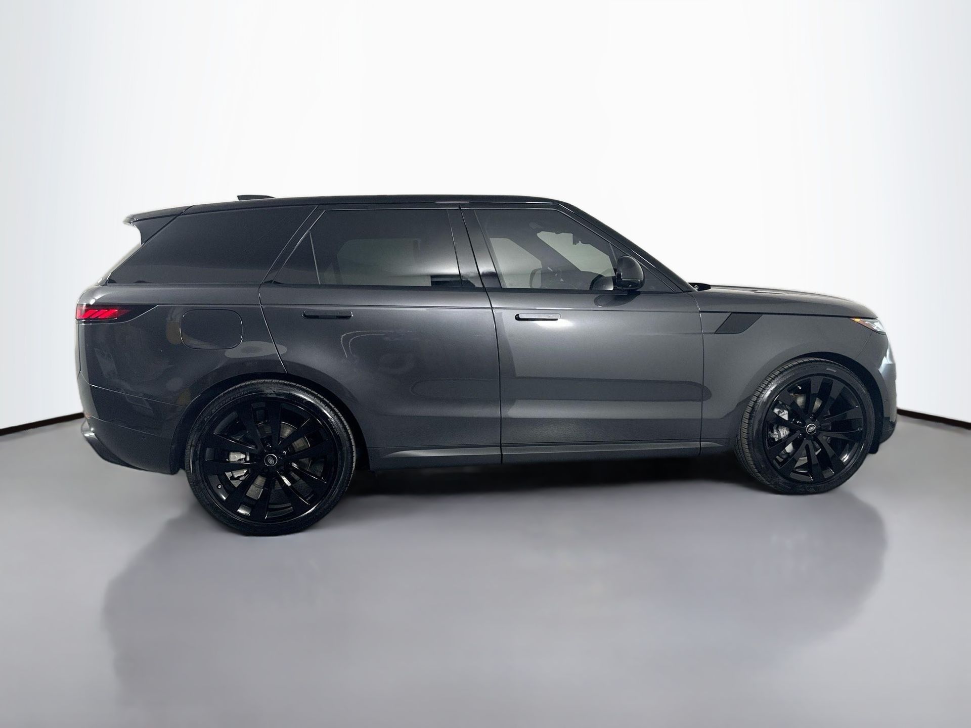 2025 Land Rover Range Rover Sport SE photo 4