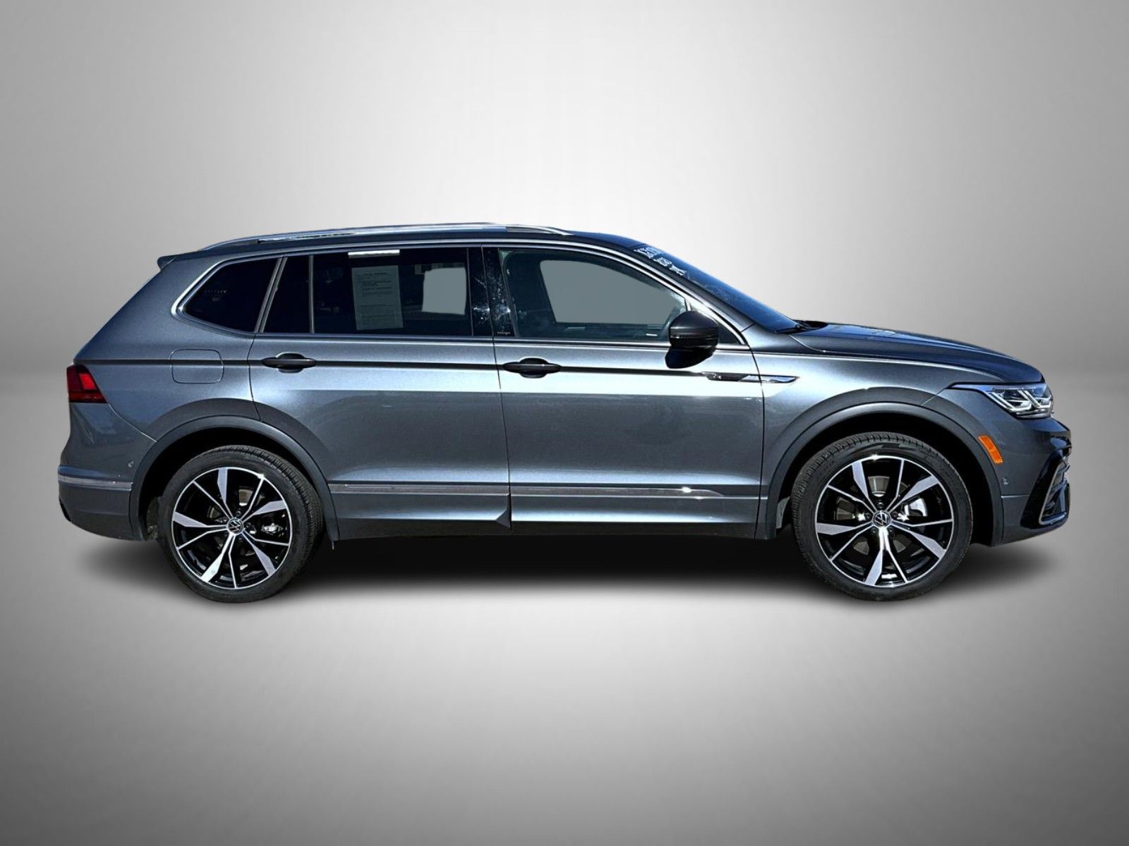 2023 Volkswagen Tiguan SEL R-Line Black photo 4