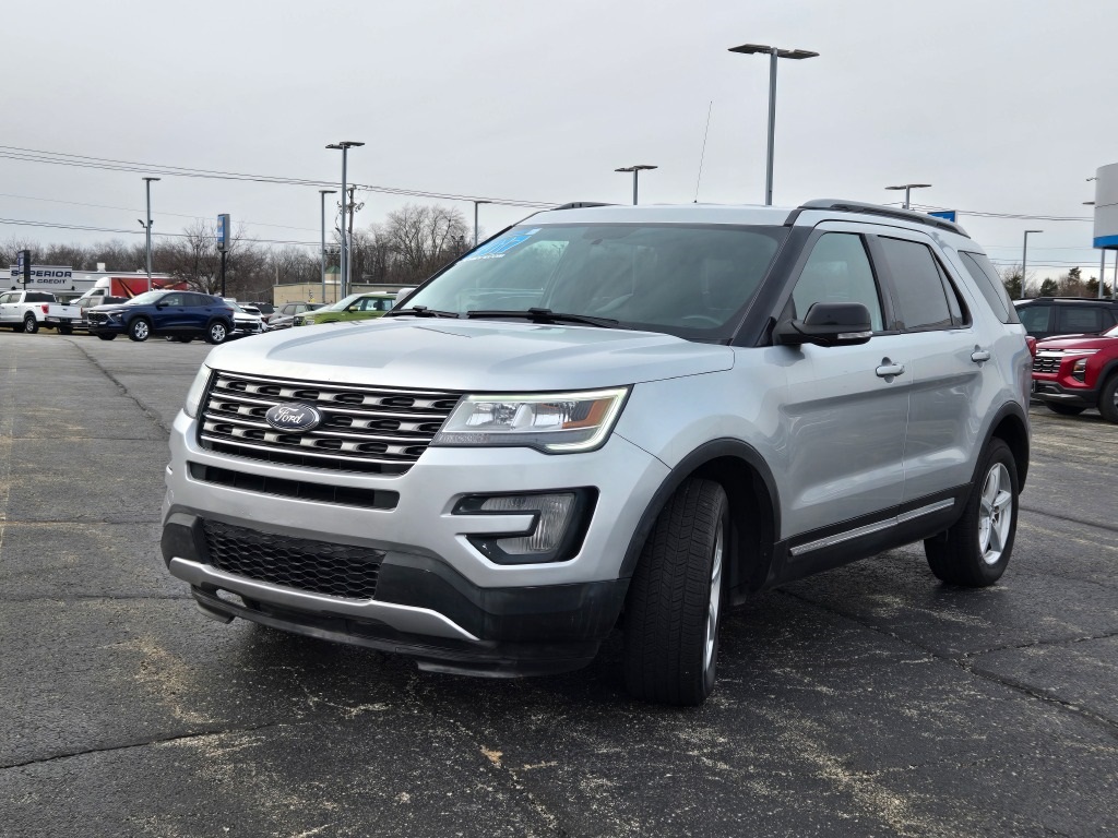 2017 Ford Explorer XLT photo 3
