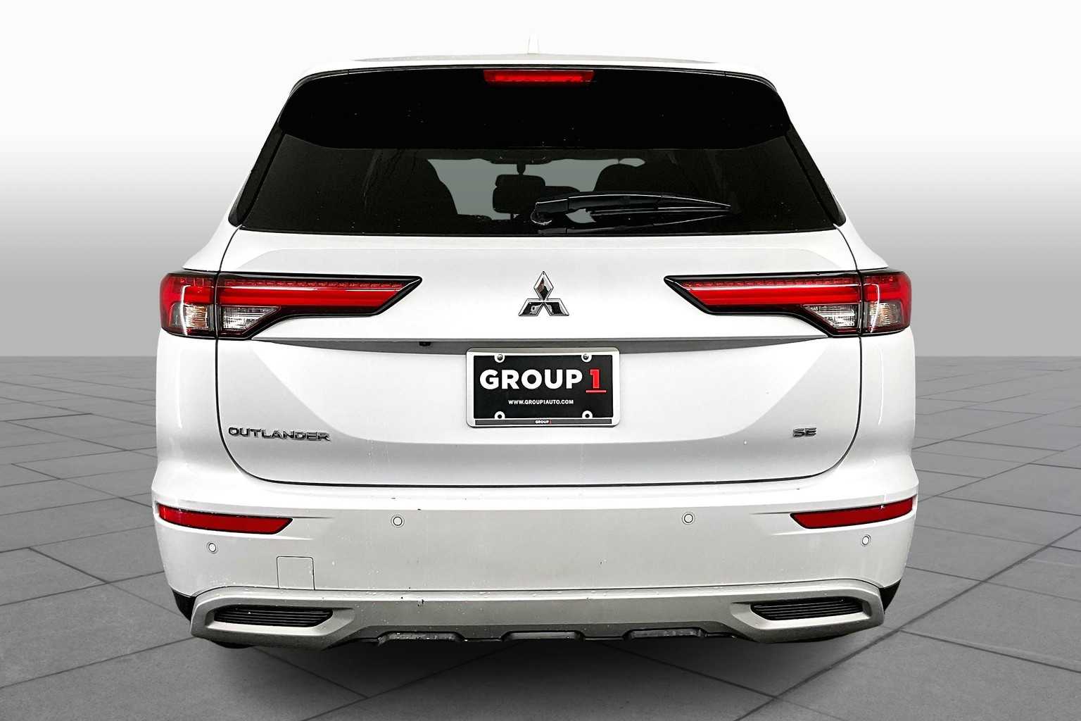2024 Mitsubishi Outlander SE photo 4