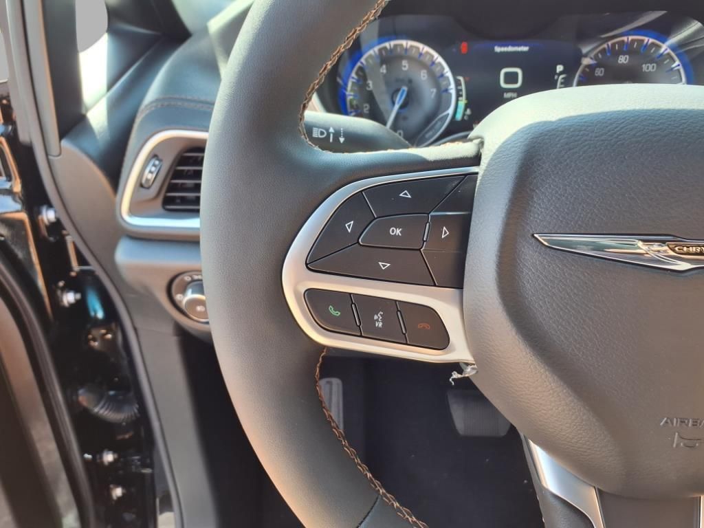 2026 Chrysler Pacifica Pinnacle photo 7