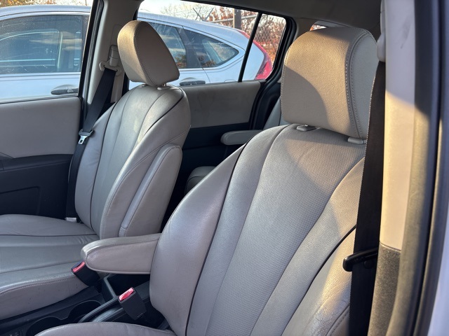 2014 Mazda Mazda5 Grand Touring photo 2