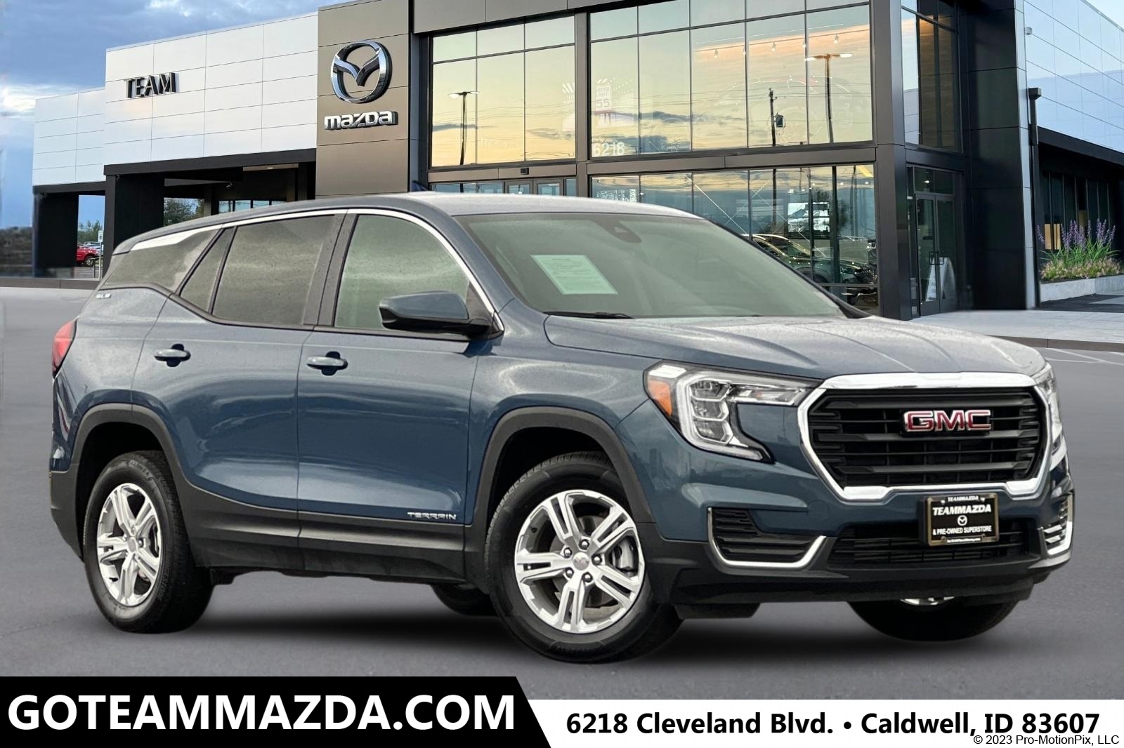 2024 GMC Terrain SLE's photo