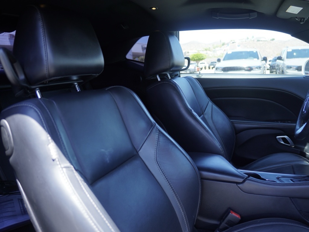 2015 Dodge Challenger R/T Plus photo 19