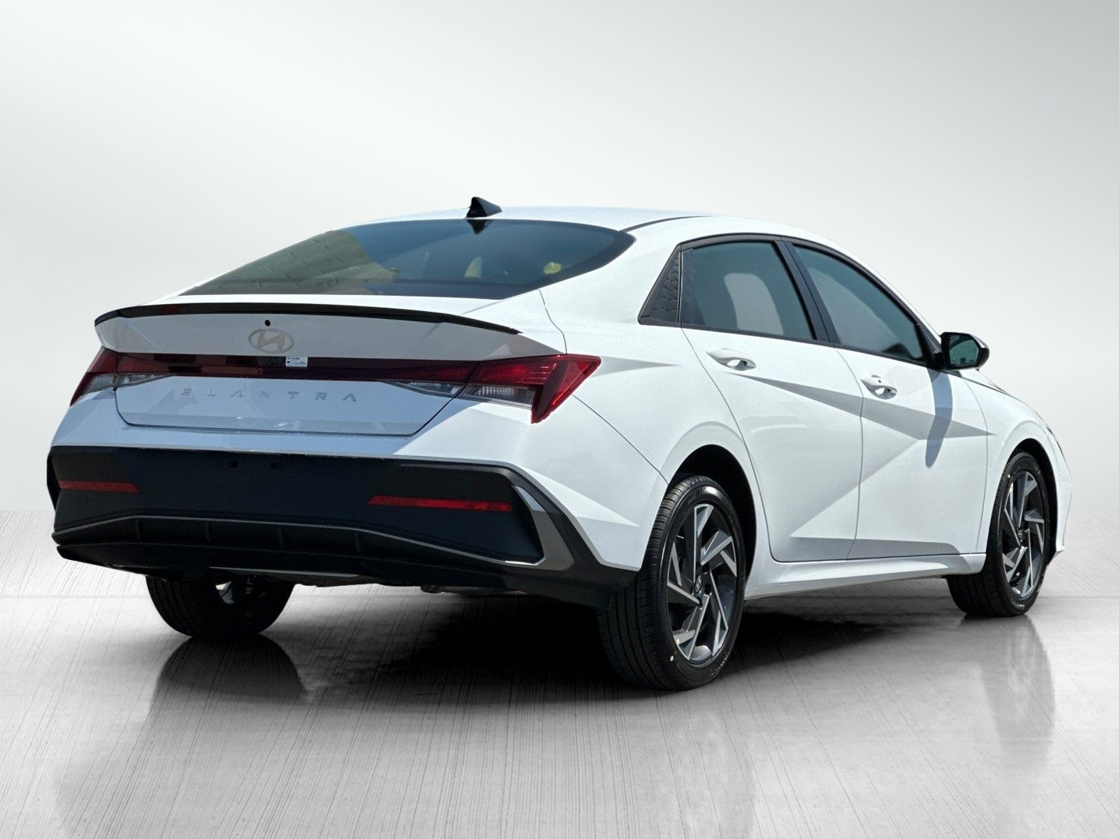 2025 Hyundai Elantra SEL Sport photo 4