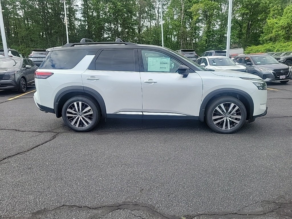 2025 Nissan Pathfinder Platinum photo 4