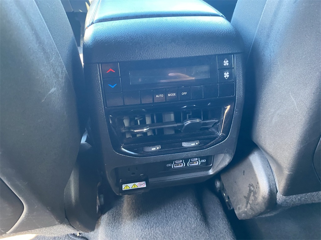 2023 Jeep Grand Cherokee Altitude photo 18