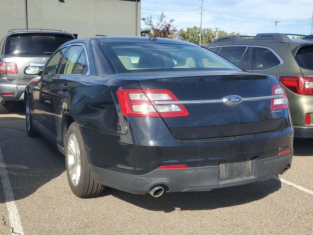 2017 Ford Taurus SE photo 2