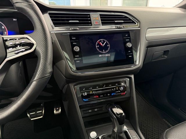 2023 Volkswagen Tiguan SE R-Line Black photo 21