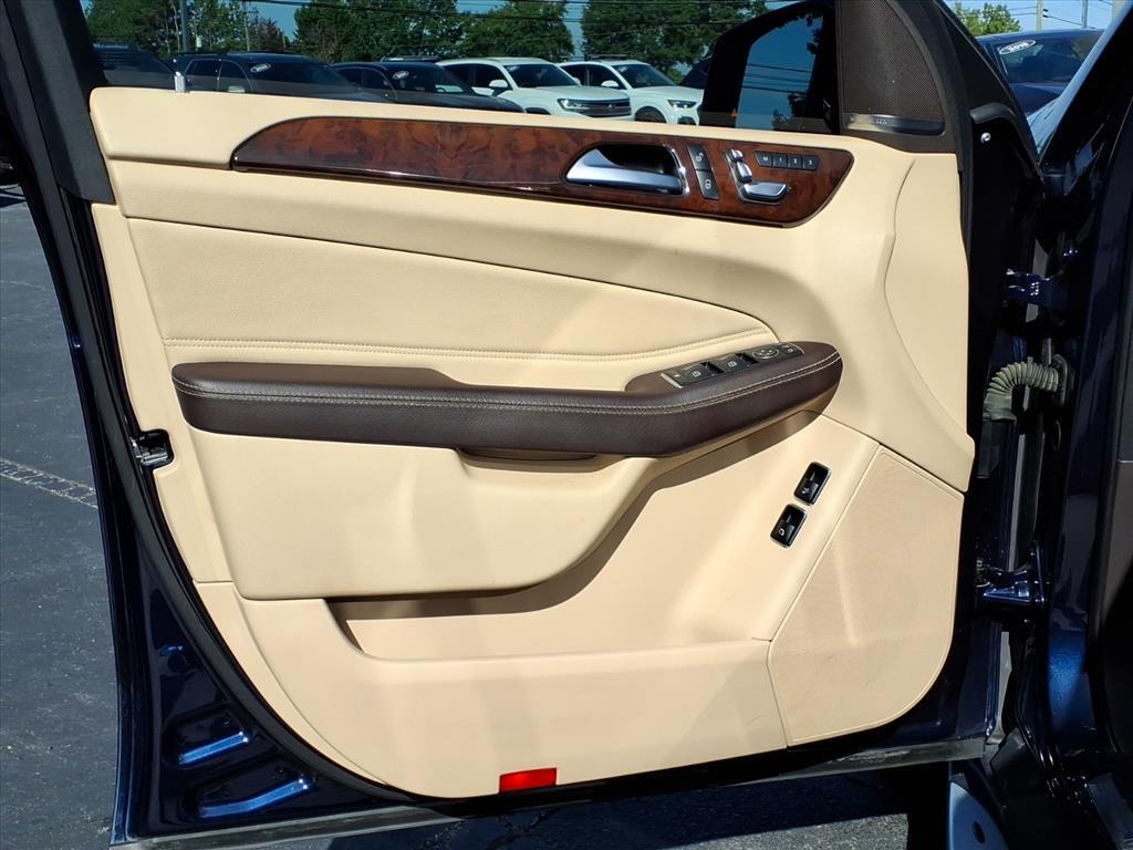 2017 Mercedes Benz GLS 450 4MATIC photo 4