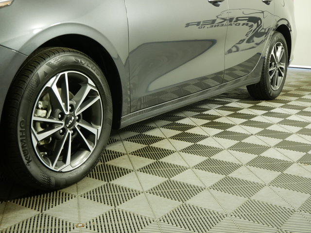 2023 Kia Forte LXS photo 2