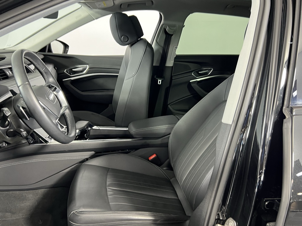 2023 Audi e-tron Premium photo 13