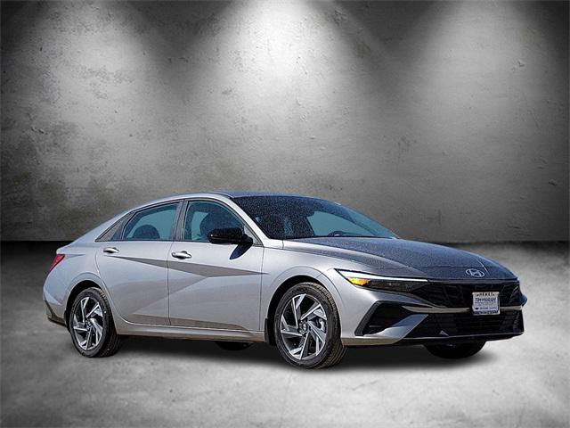2025 Hyundai Elantra SEL Sport photo 2