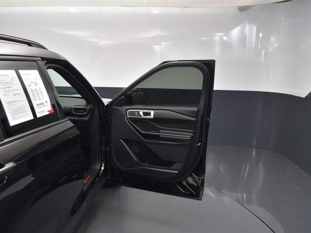 2021 Ford Explorer ST photo 27