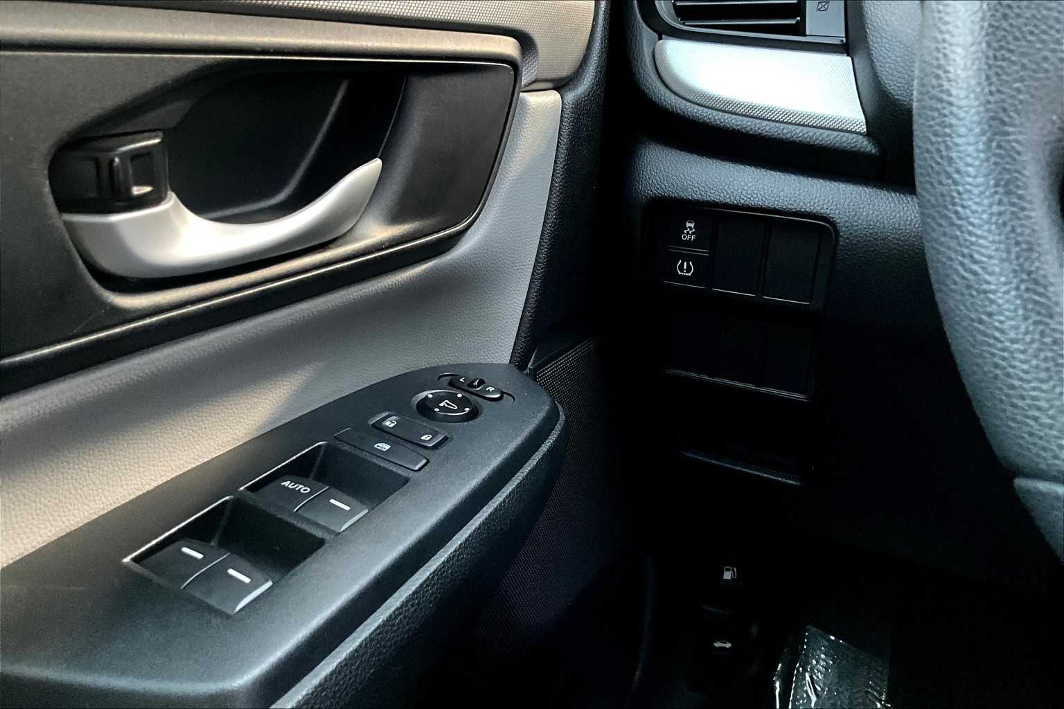 2017 Honda CR-V LX photo 29
