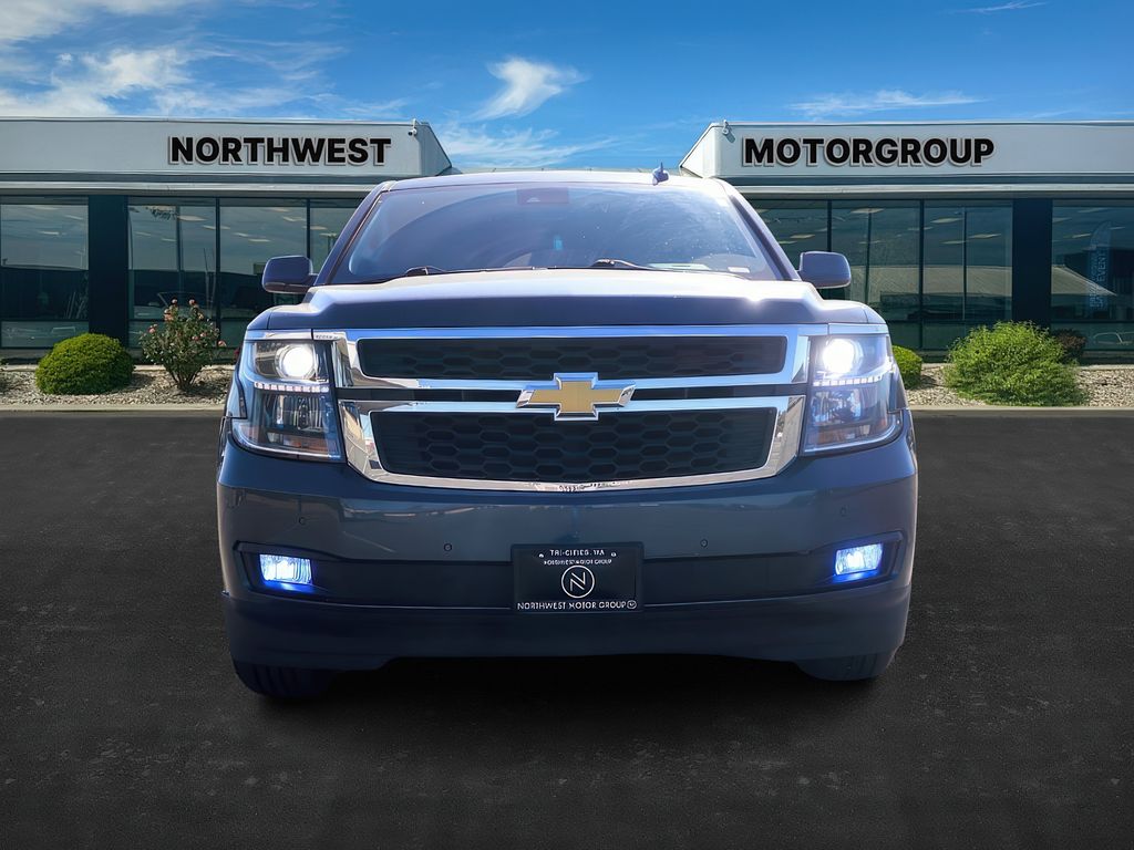 2020 Chevrolet Suburban 1500 LT photo 2