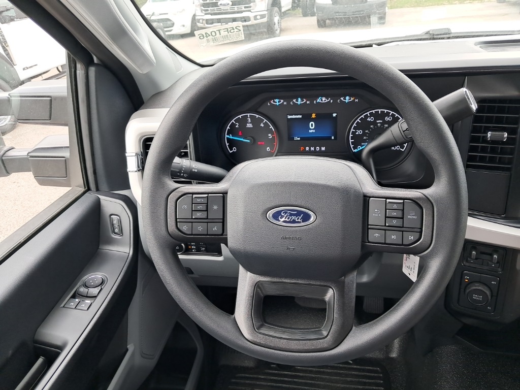 2025 Ford F-600 photo 19