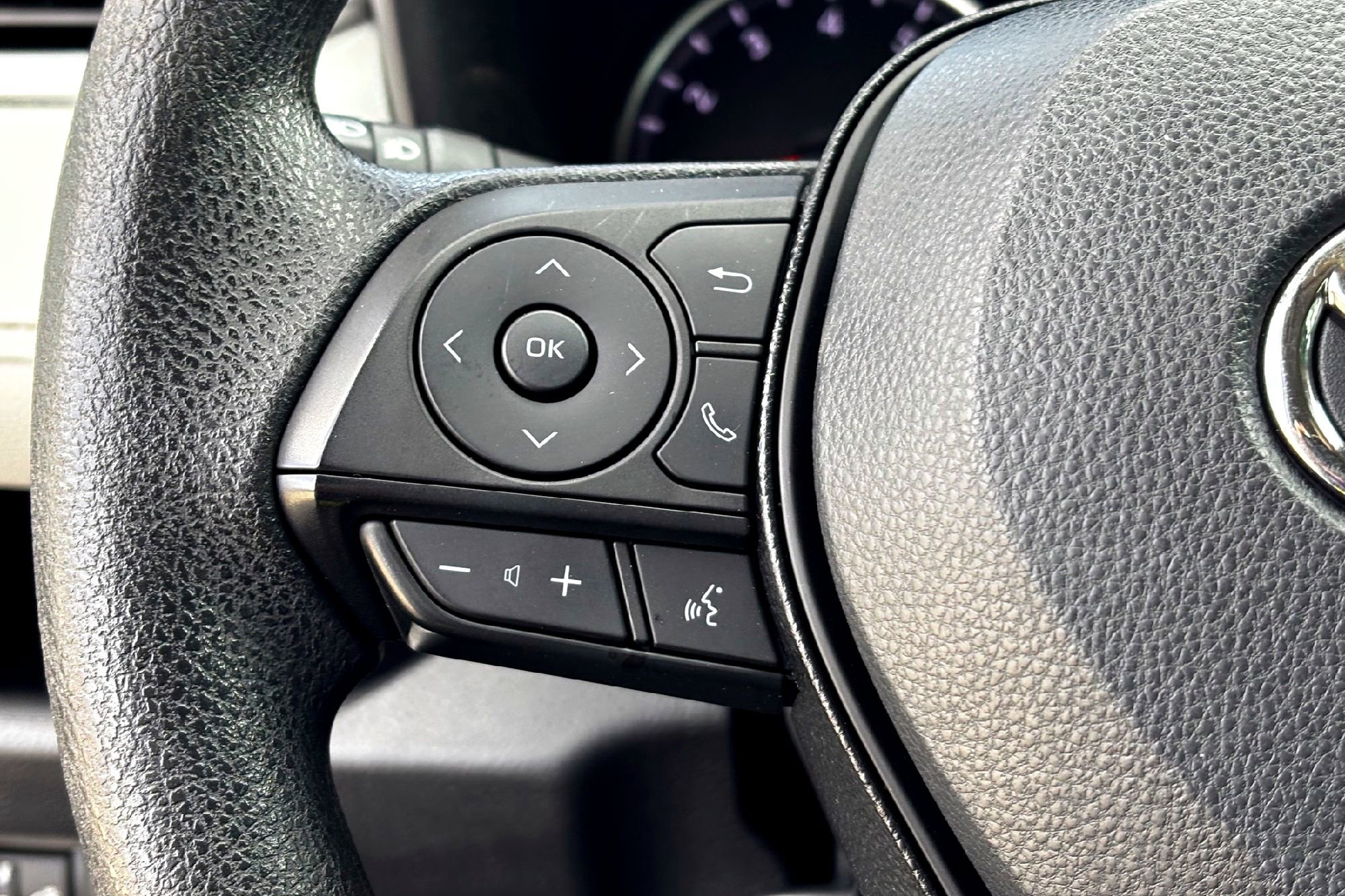 2021 Toyota RAV4 XLE photo 11