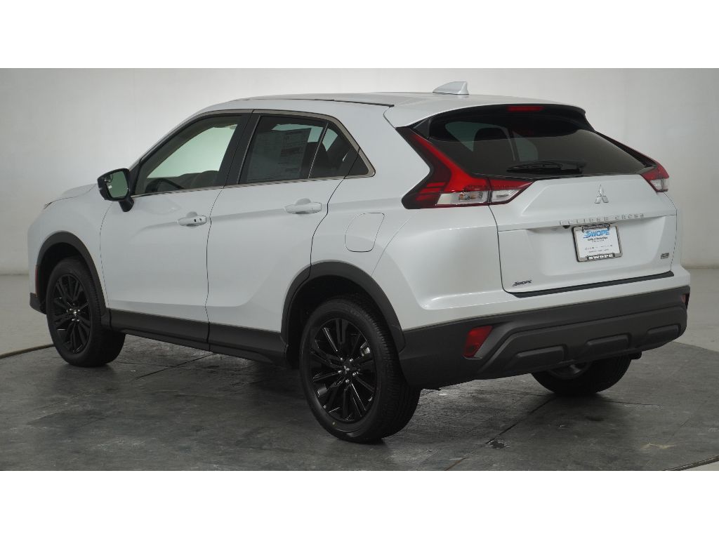 2024 Mitsubishi Eclipse Cross LE photo 4