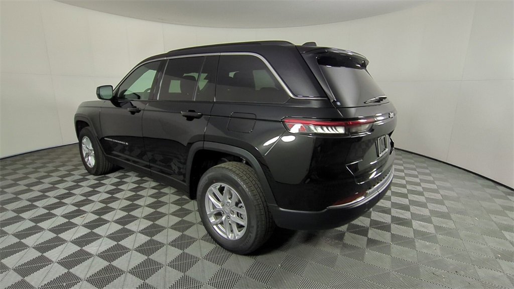 2025 Jeep Cherokee Laredo X photo 3