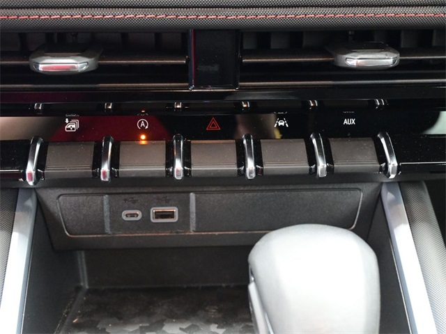 2025 Chevrolet Colorado Z71 photo 3