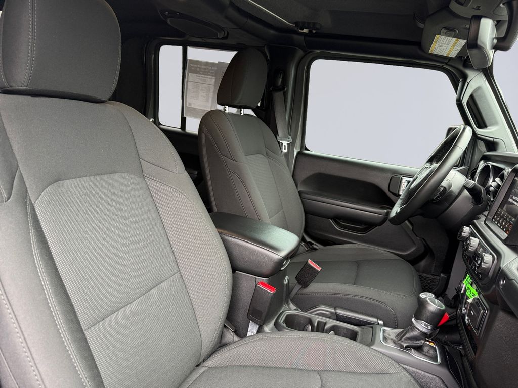 2022 Jeep Gladiator Sport photo 17
