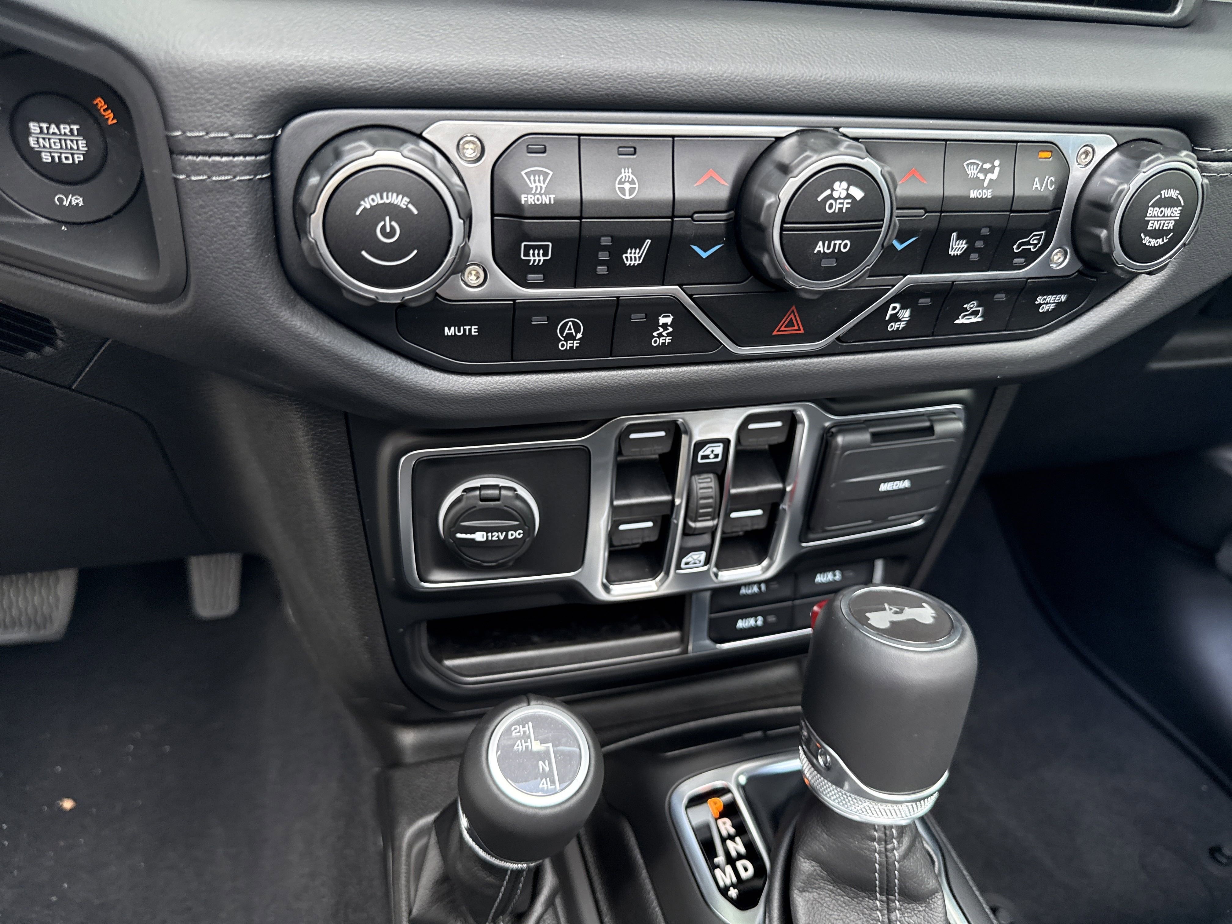 2025 Jeep Wrangler Sahara photo 6
