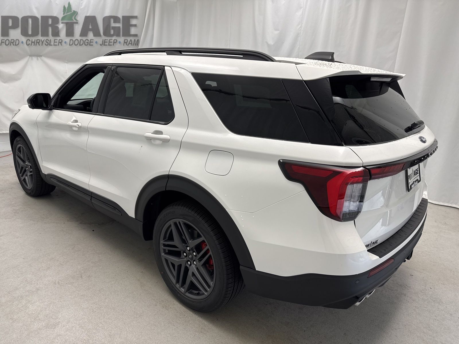 2025 Ford Explorer ST photo 4