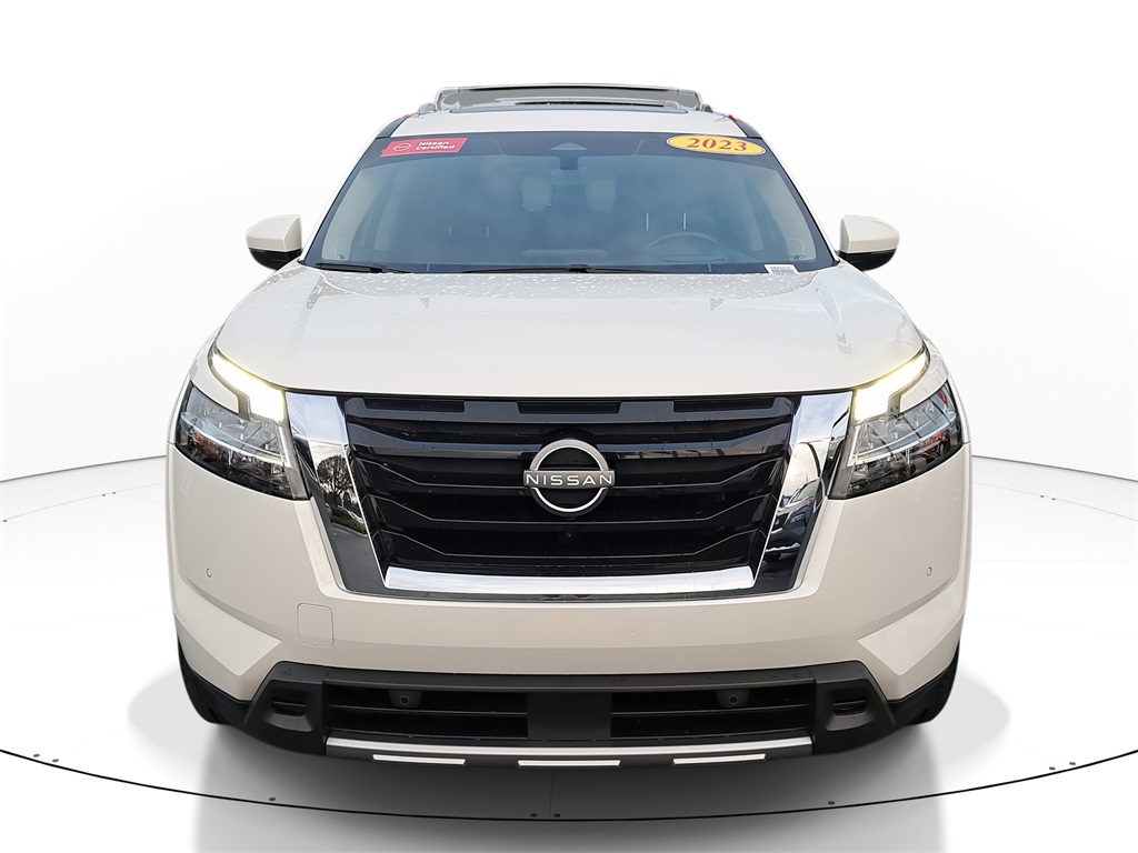 2023 Nissan Pathfinder Platinum photo 3