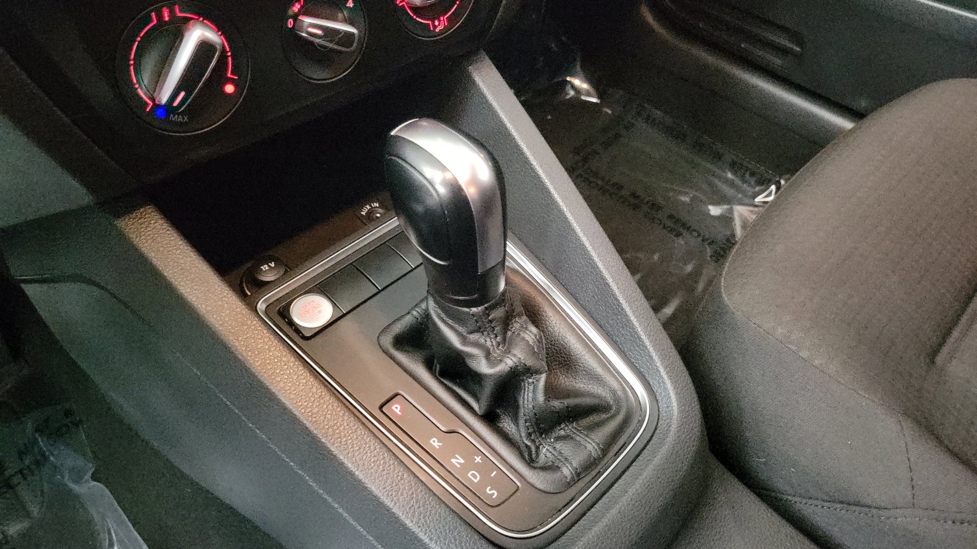 Used 2015 Reflex Silver Metallic Volkswagen 1.8T SE image 31